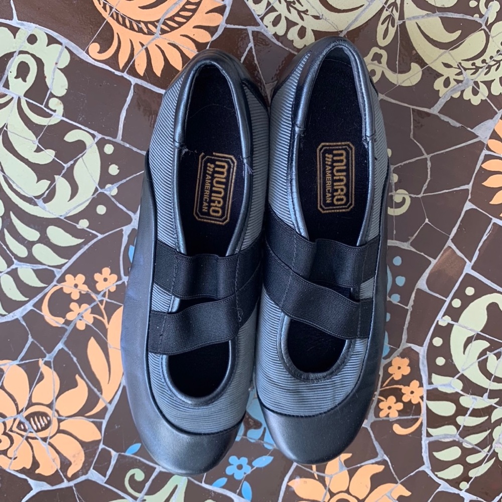 MUNRO Black and Gray Slip-On Sneakers